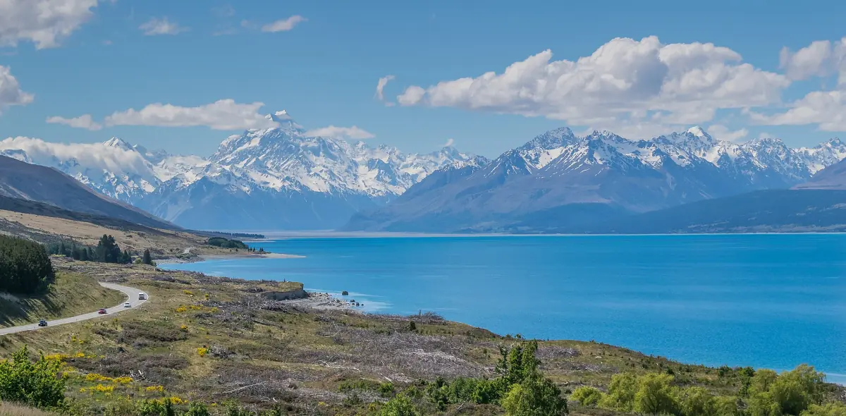 The blue water of Lake Pukaki and the road north