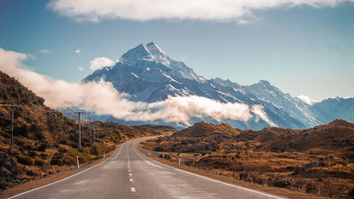 The road towards Aoraki/Mount Cook